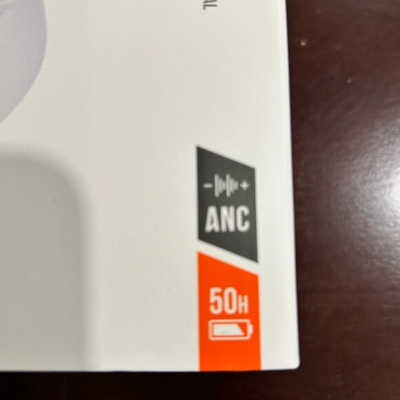 JBL LIVE 660NC Wireless Over-Ear Noise Cancelling Headphones - White - Picture 4 of 8